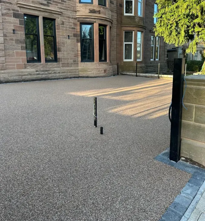 Resin bound driveway installed in Haslemere by Haslemere Driveways & Patios