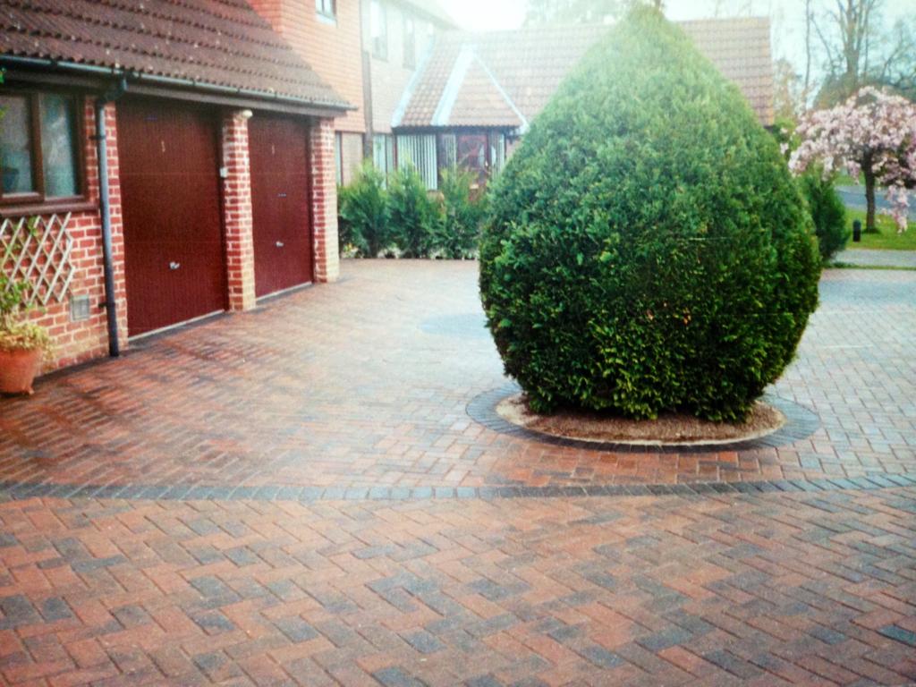 Driveway and patio project completed in Haslemere, Surrey — project 10